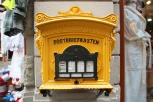 Briefkasten_gelb